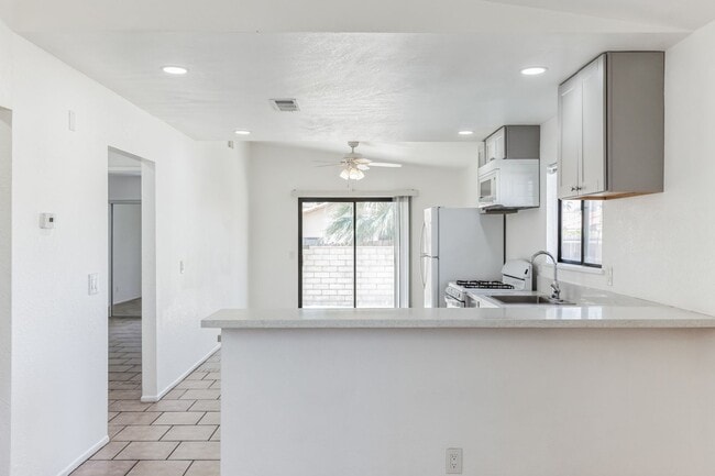 Building Photo - 78683 Ave 42