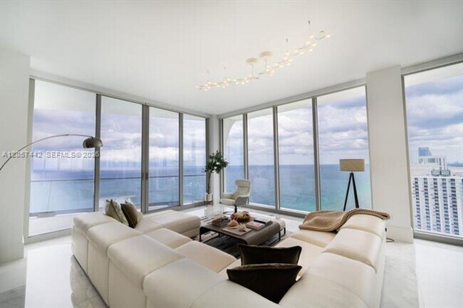 Foto del edificio - 16901 Collins Ave