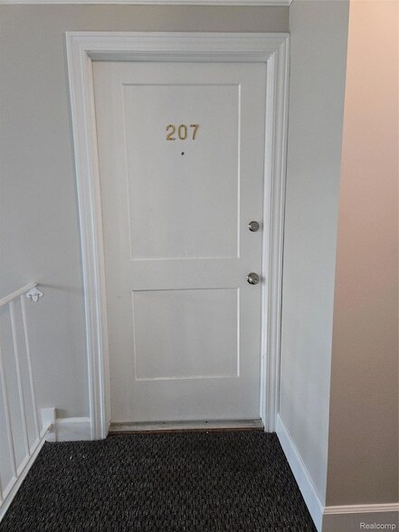 Building Photo - 1160 Catalpa Dr