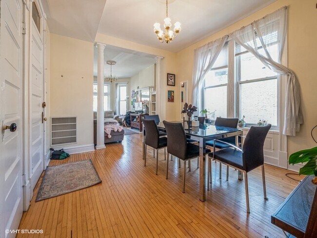 Foto del edificio - 821 W Oakdale Ave