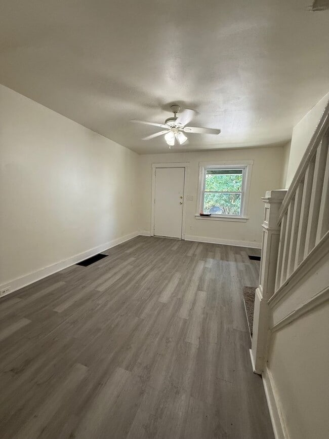 Building Photo - Charming 2-Bedroom Townhome in Lincoln-Lar...