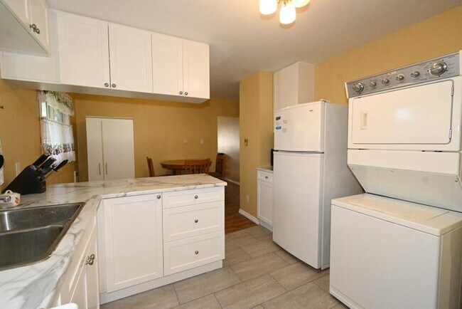 Building Photo - 2 bedroom in Kitimat BC V8C 1G8