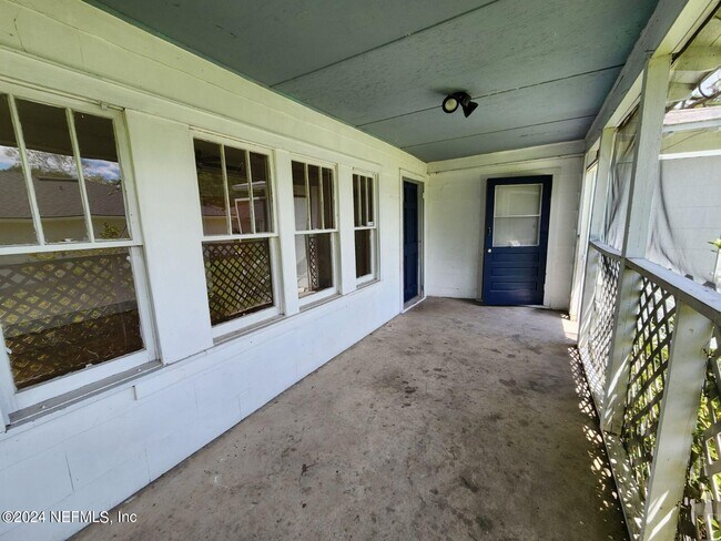 Building Photo - 3049 Harbison St