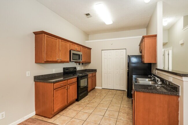 Foto del edificio - 574 Rose Cottage Cir
