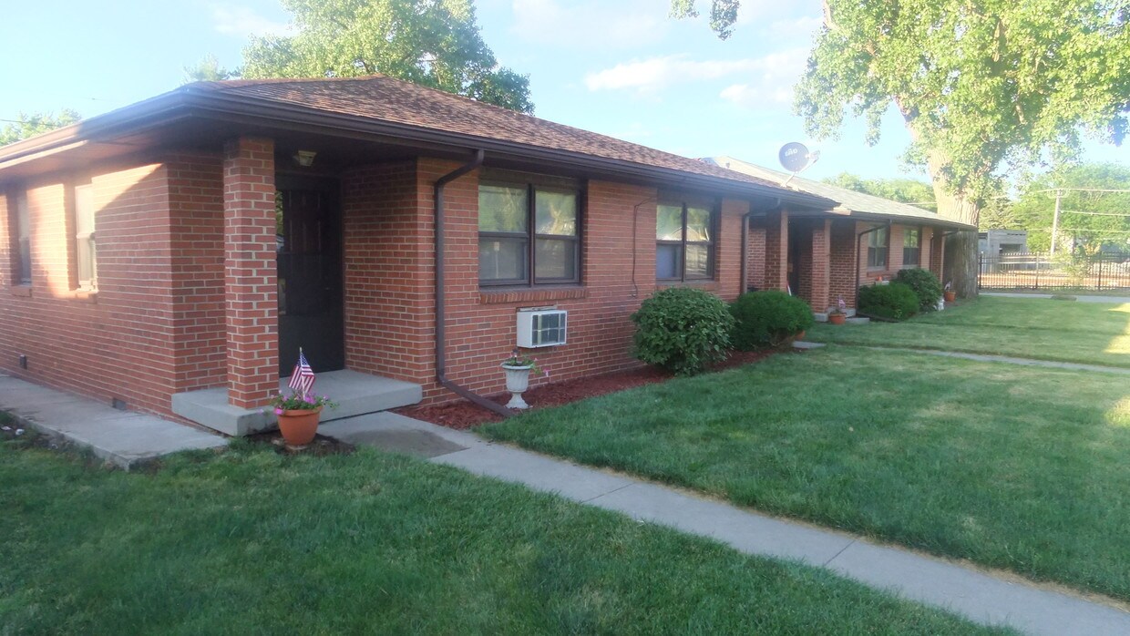 607 W North St, Pontiac, IL 61764 Townhouse for Rent in Pontiac, IL