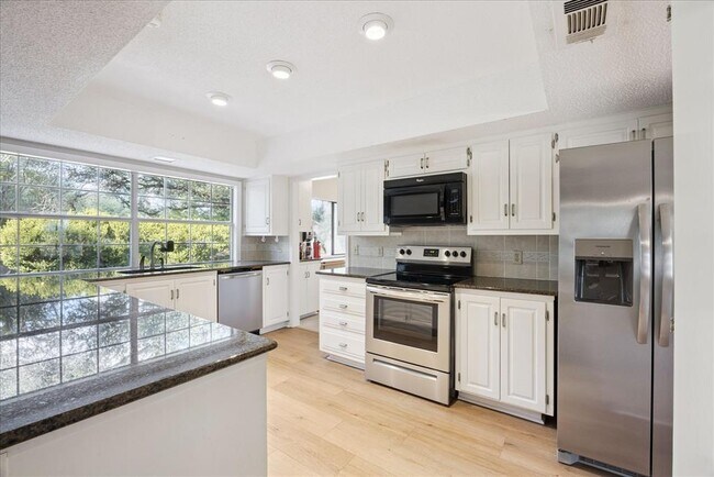 Building Photo - 4106 Greystone Dr