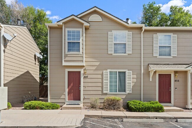 Foto del edificio - Move-In Ready 2-Bed Townhome with A/C & Fi...