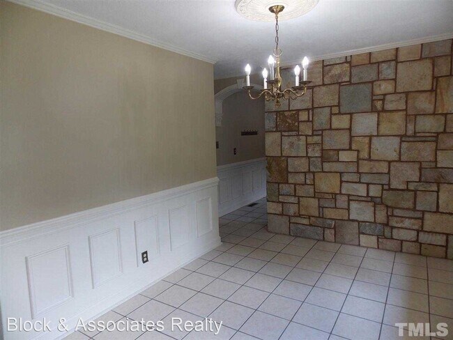 Building Photo - 3 br, 1.5 bath House - 1719 St Albans Drive