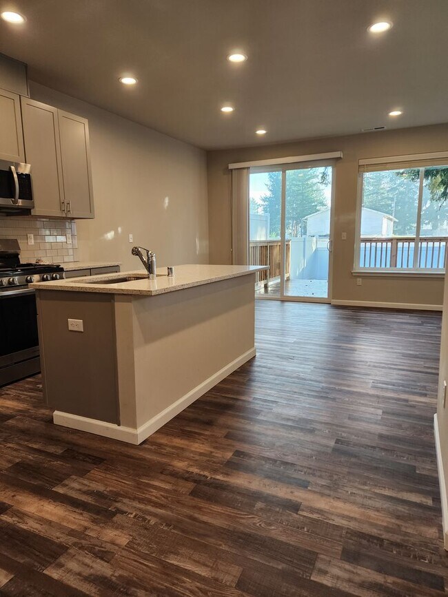 Building Photo - 15603 View Dr SE (Lot 16)