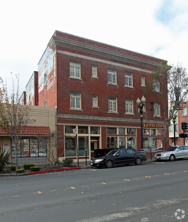 Building Photo - Metropolitan Hotel