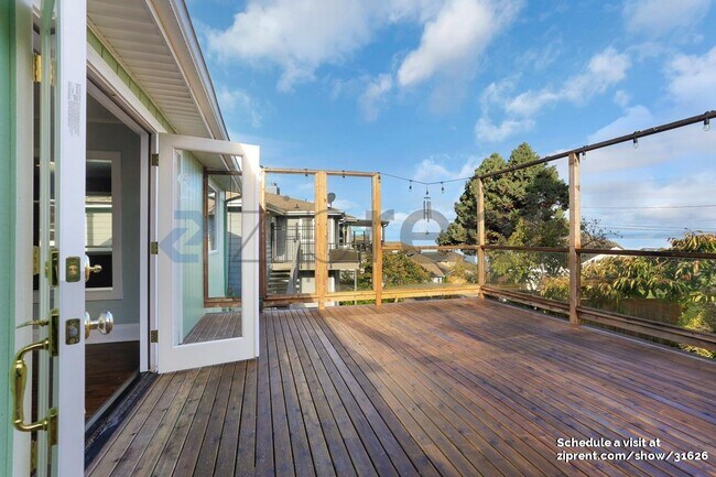 Building Photo - 1434 Madrona Ave