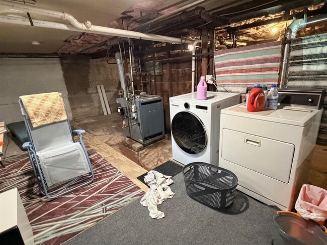 Building Photo - 200 Larch Rd