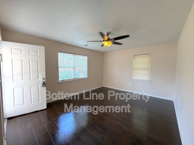 Building Photo - 1324 Parkwood Ave