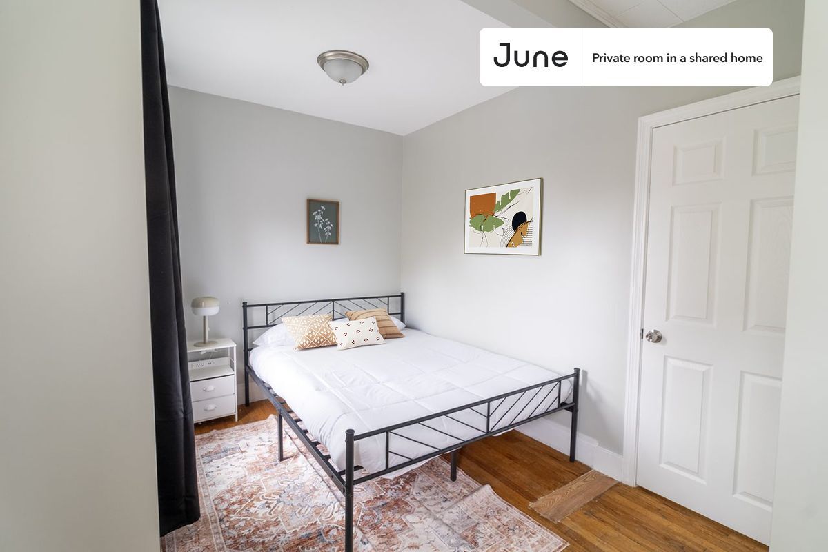 Private bedroom in 4 bed/1 bath Home - Private bedroom in 4 bed/1 bath Home