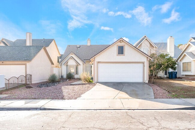 Foto del edificio - Charming Two-Story Home with Spacious Layout and Cozy Appeal!