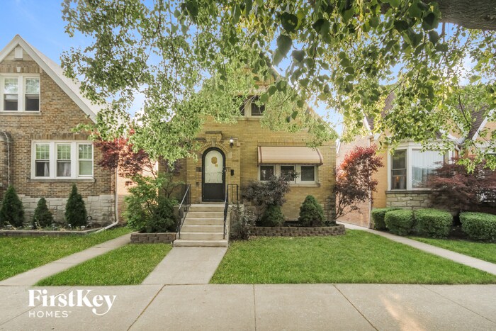 Primary Photo - 3034 N Nagle Ave