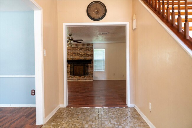 Foto del edificio - 2902 Meadowcreek Dr