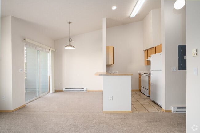 1BR, 1BA - 770SF - Kitchen - Courts At Indian Canyon