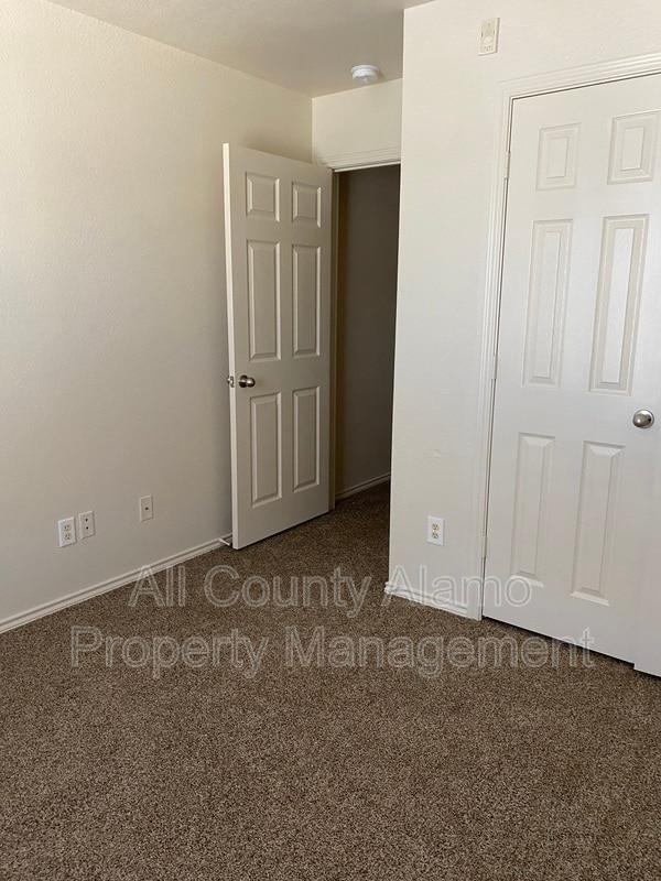 Building Photo - 10611 Mathom Landing