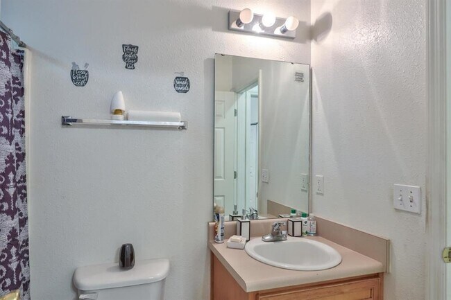 Building Photo - 924 Ashburn Dr