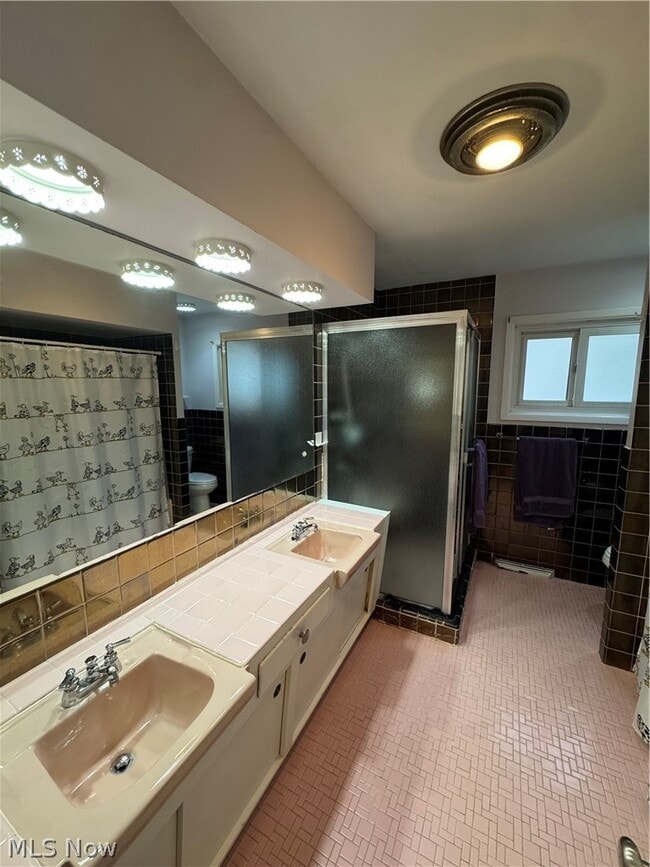 Building Photo - 2545 Buckhurst Dr