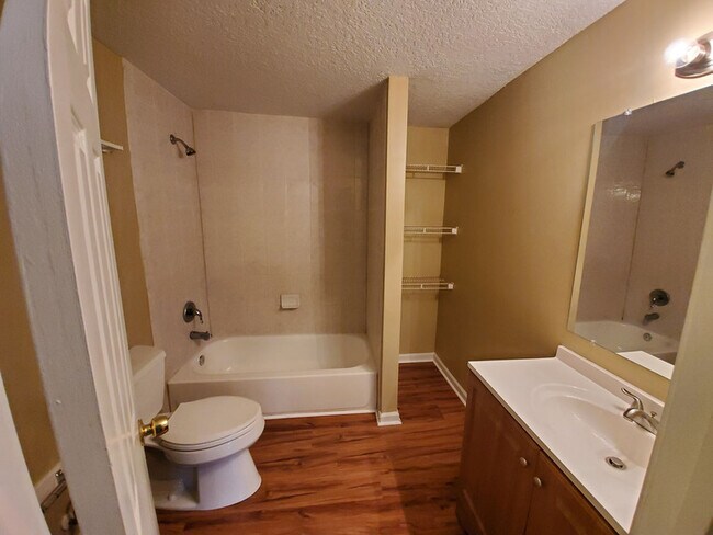 Building Photo - 1042 Leeda Dr