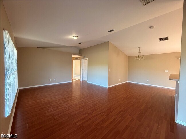 Foto del edificio - 1040 Grant Blvd