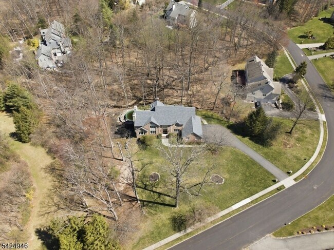 Foto del edificio - 11 Rosewood Ln