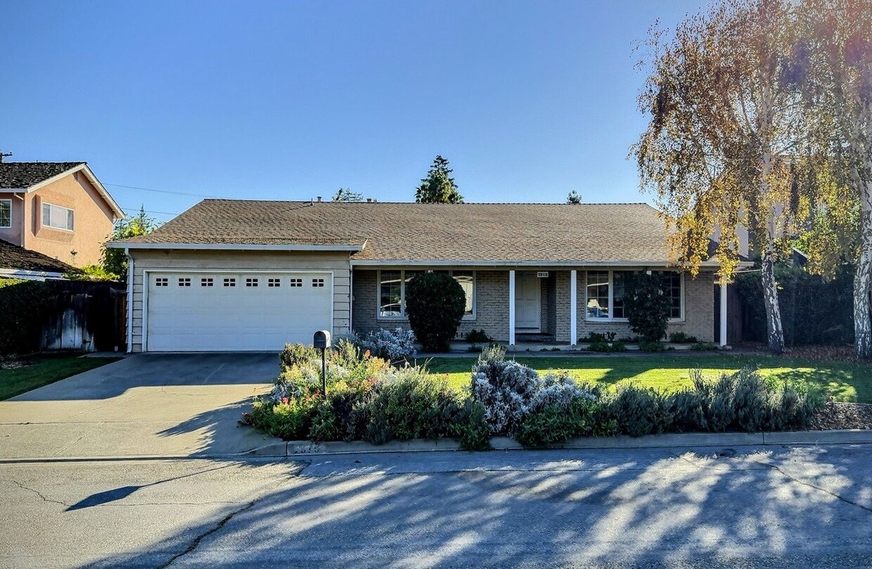 Foto principal - 4BD/2BA – Bright Los Altos cul-de-sac home...
