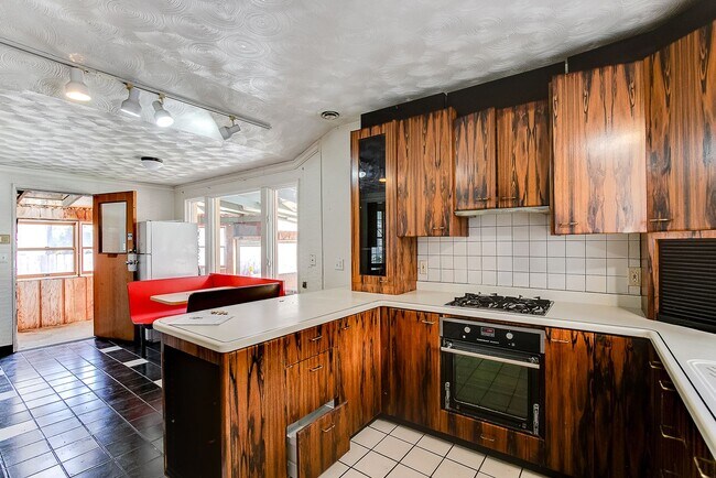 Foto del edificio - Huge 7 or 8 Bedroom Close By Hamline Unive...