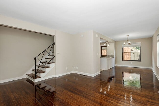 Building Photo - 640 Blenheim Rd