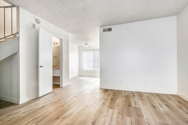 Building Photo - 530 Casanova Street