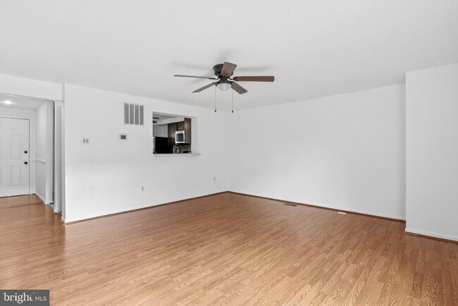 Building Photo - 15537 N Oak Ct