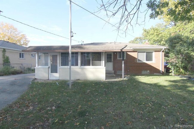 Building Photo - 31719 Summers St