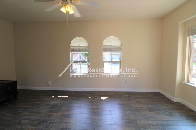 Foto del edificio - Spacious 4bd/3ba Elk Grove Home with Detac...