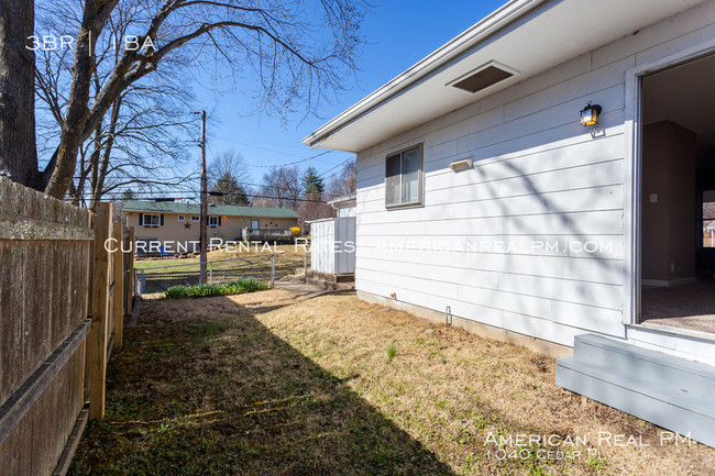 Building Photo - 1040 Cedar Pl, Florissant, MO 63031