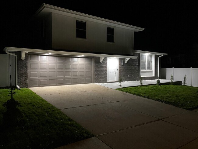 Building Photo - 5010 S 54TH ST