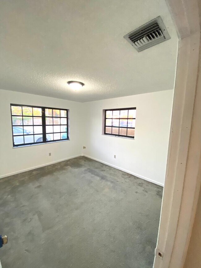 Building Photo - 1804 SW 17th Ave