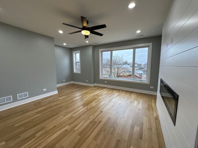 Foto del edificio - 4942 W Belden Ave