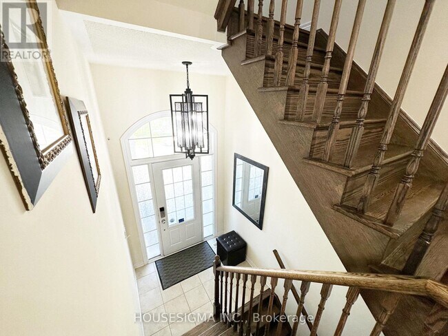 Building Photo - 32 Rockman Cres