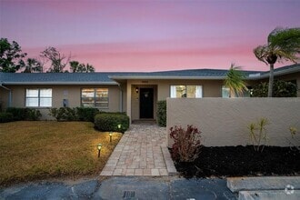 Building Photo - 6884 W Country Club Ln