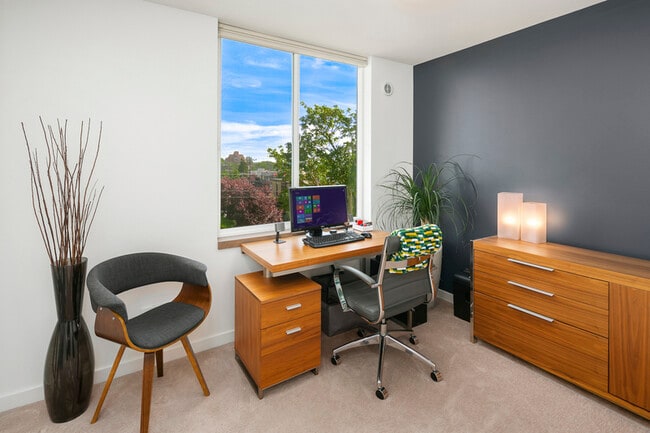 Building Photo - 208 16th Ave