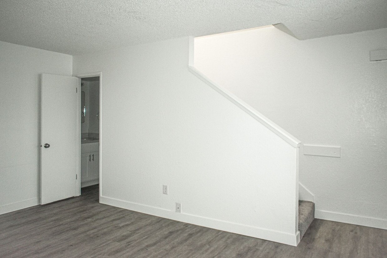 Curated visual reference: Picture Idea: Tahoma Park Apartments 1508 W Mead Ave Yakima Wa 98902