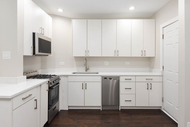 Building Photo - 5064 N Wolcott Ave