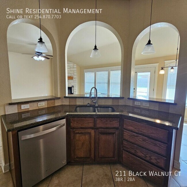 Foto del edificio - 211 Black Walnut Ct