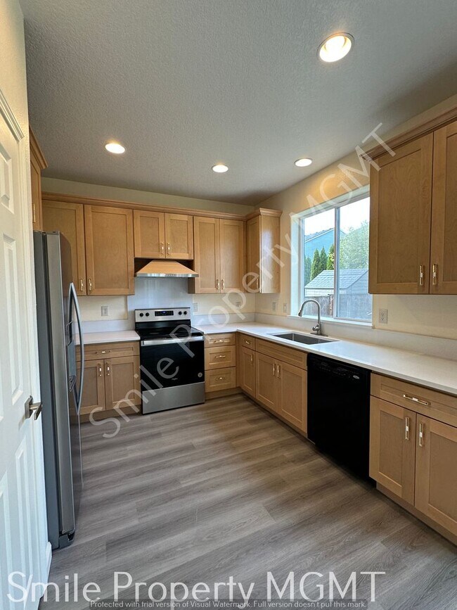 Foto del edificio - A beautiful 2-story single house in Clackamas.