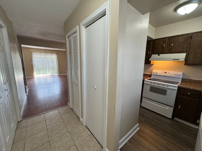 Building Photo - Conway - 2 Bedroom / 2.5 Bathroom