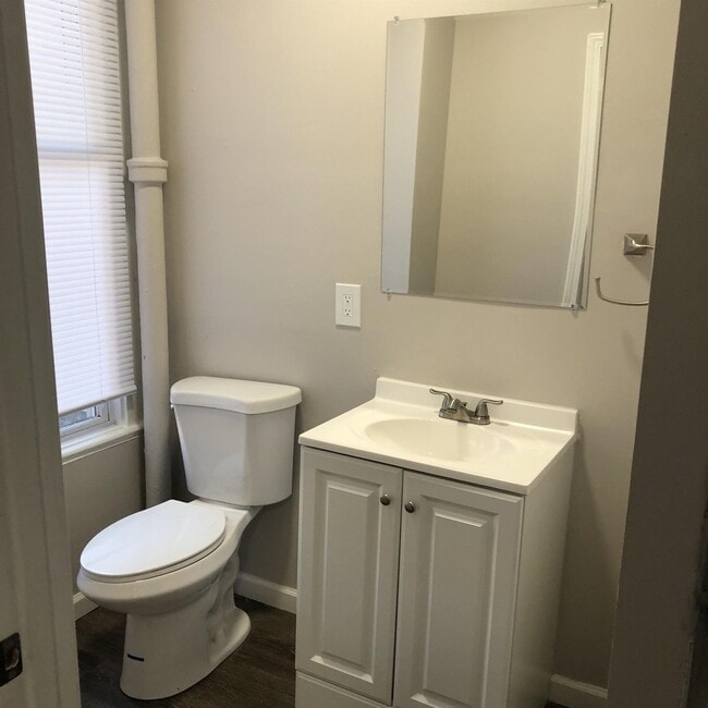 Building Photo - 2327 Duncan St