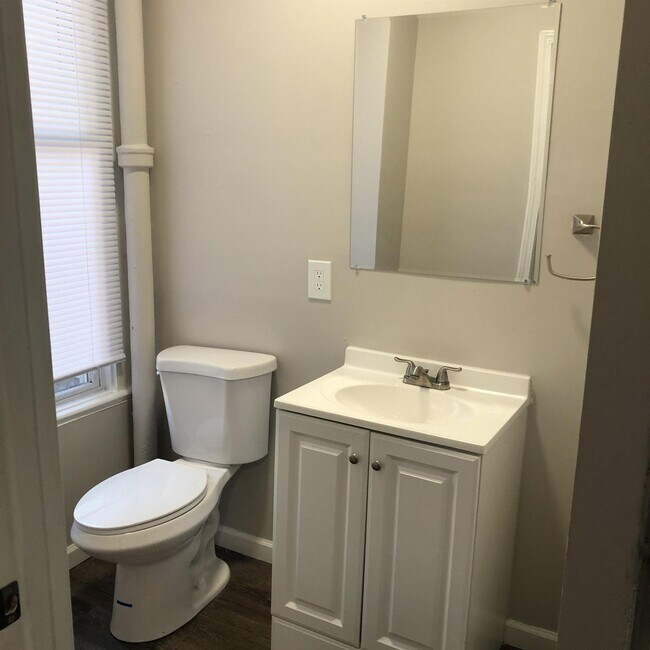 Foto del edificio - 2327 Duncan St