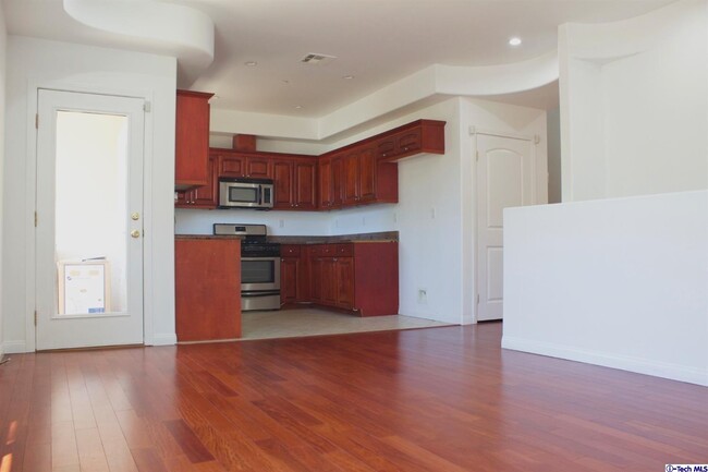 Foto del edificio - 2663 Montrose Ave